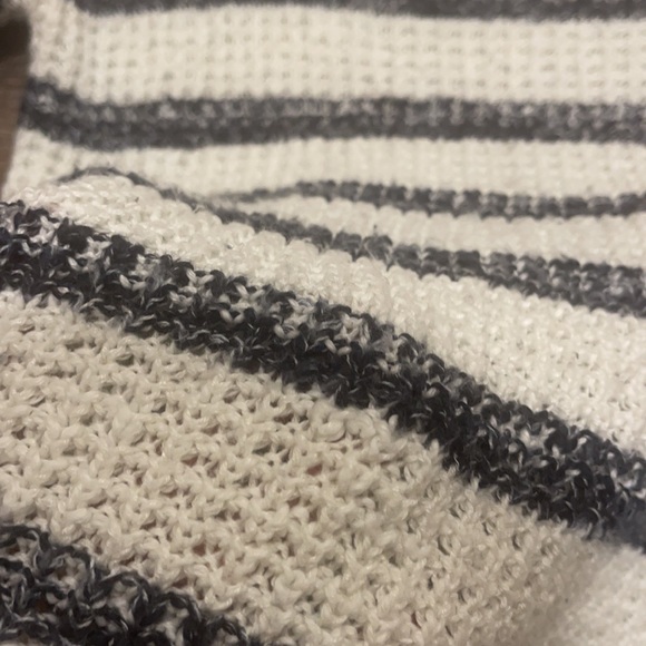 Hollister Sweater- Size XS - Picture 3 of 3